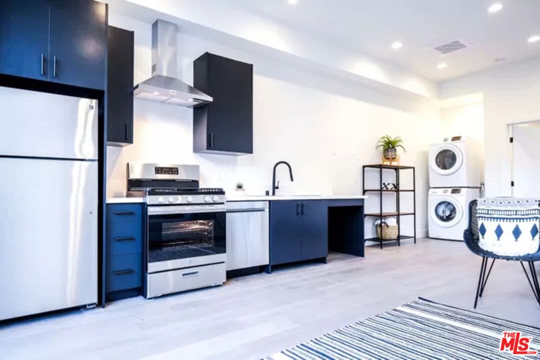 Studio, 1 ba Apartment in Los Angeles, CA — $1,899/mo — photo 2
