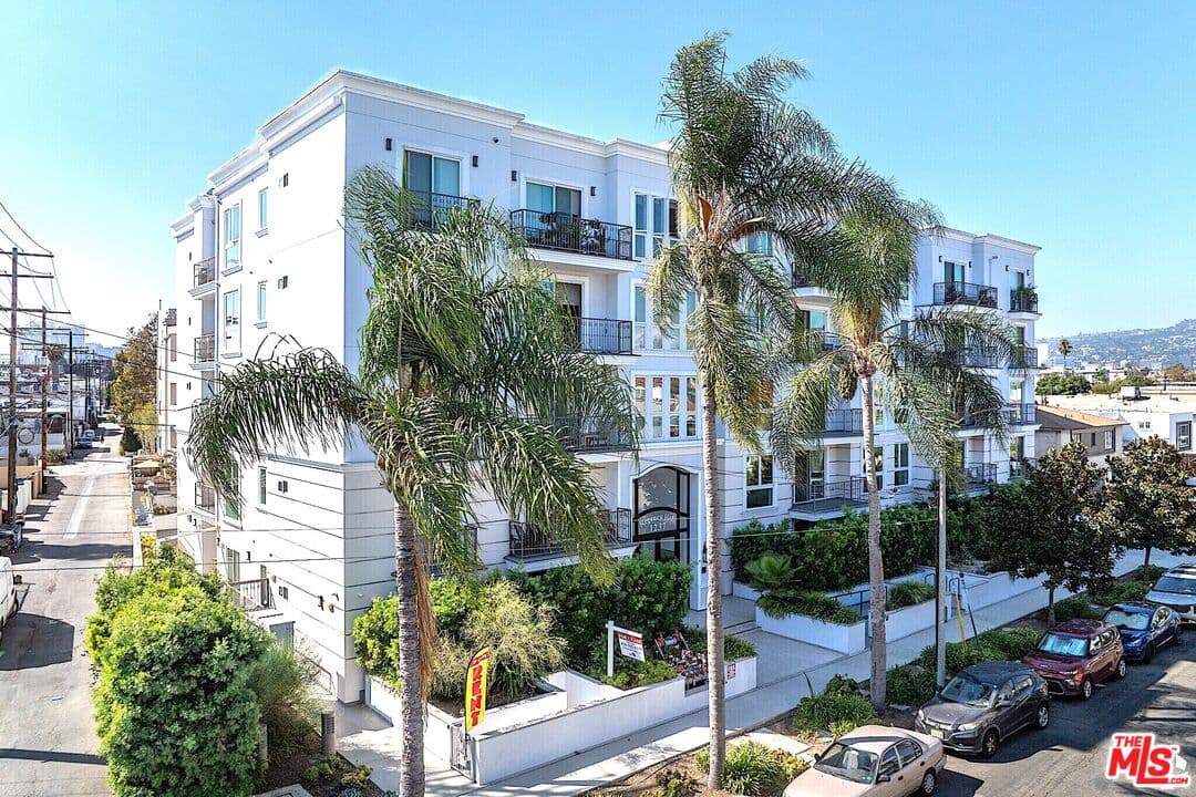 3 bd, 2 ba Condo in Los Angeles, CA — $6,200/mo — photo 1