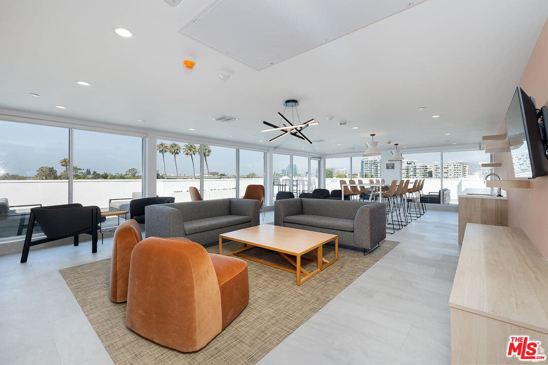 3 bd, 3 ba Apartment in Los Angeles, CA — $4,895/mo — photo 2