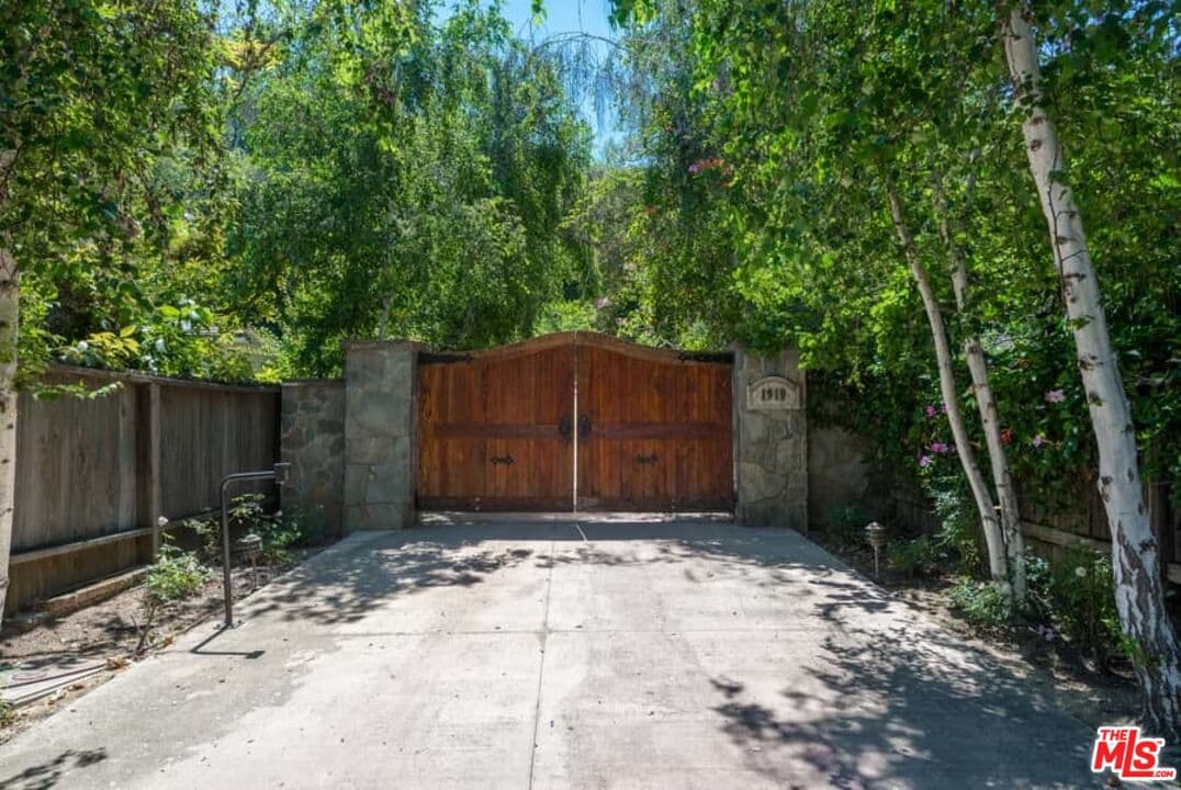 4 bd, 4 ba House in Los Angeles, CA — $32,500/mo — photo 2
