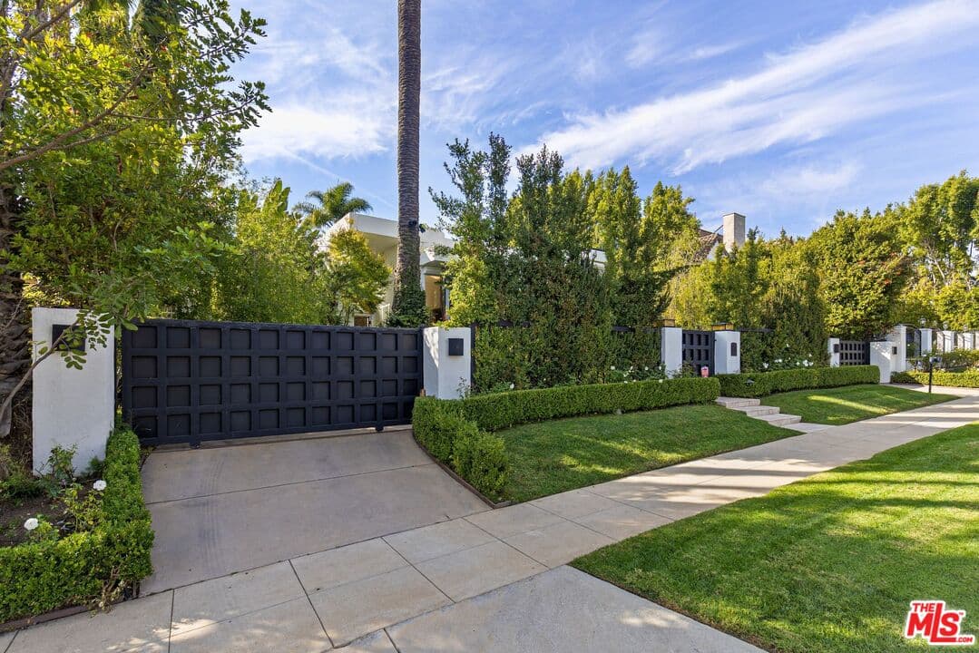 7 bd, 7 ba House in Beverly Hills, CA — $45,000/mo — photo 1