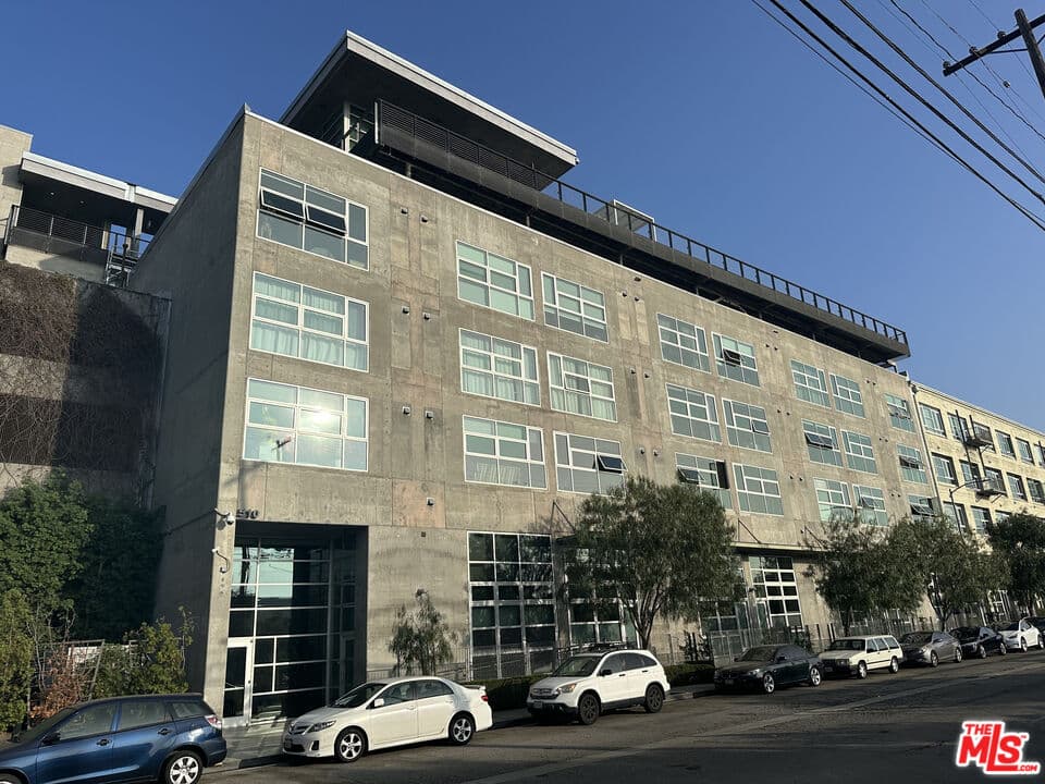 Studio, 2 ba Condo in Los Angeles, CA — $4,350/mo — photo 1
