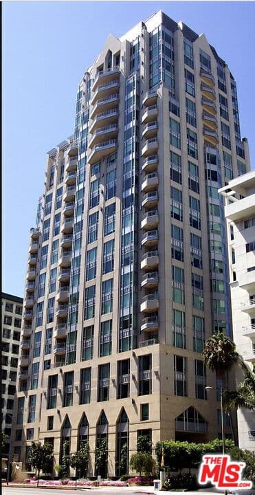 3 bd, 4 ba Condo in Los Angeles, CA — $27,439/mo — photo 1