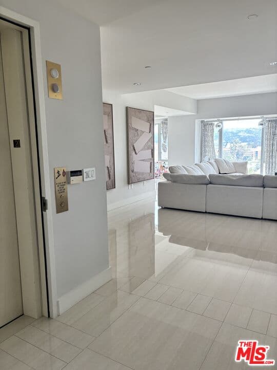 3 bd, 4 ba Condo in Los Angeles, CA — $27,439/mo — photo 2
