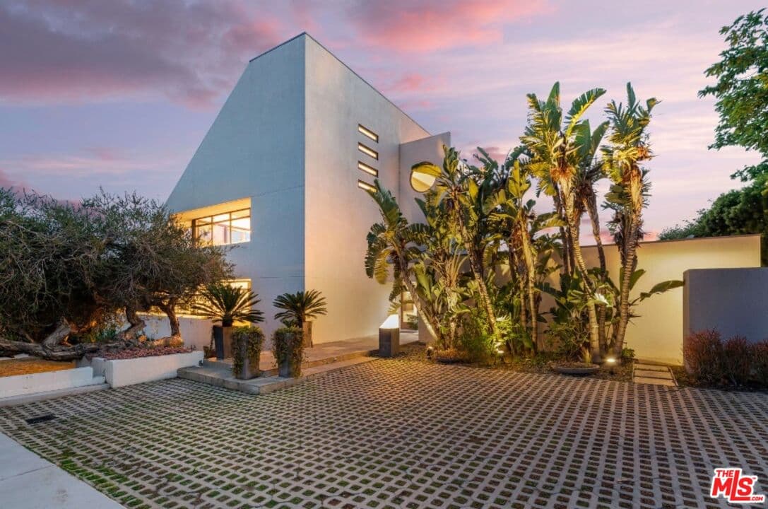 4 bd, 5 ba House in Malibu, CA — $30,000/mo — photo 2