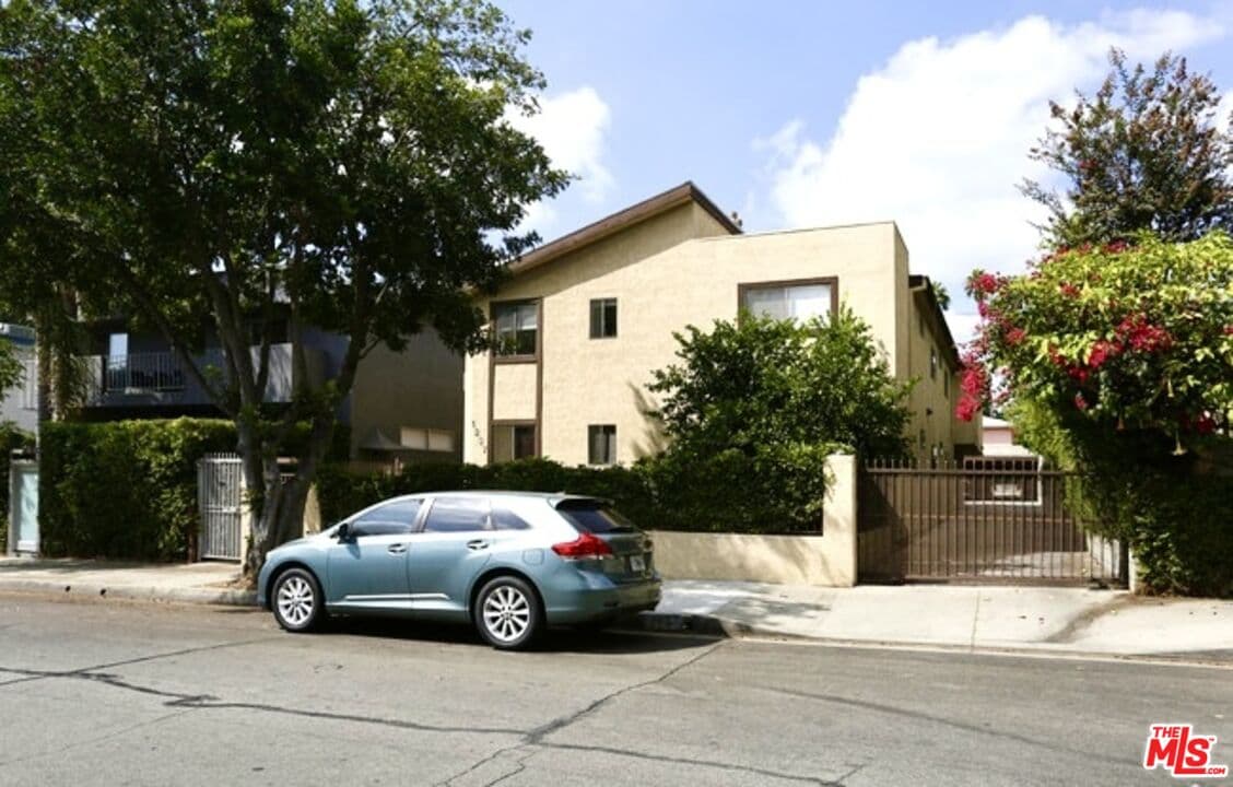 1 bd, 1 ba Townhouse in West Hollywood, CA — $2,795/mo — photo 1