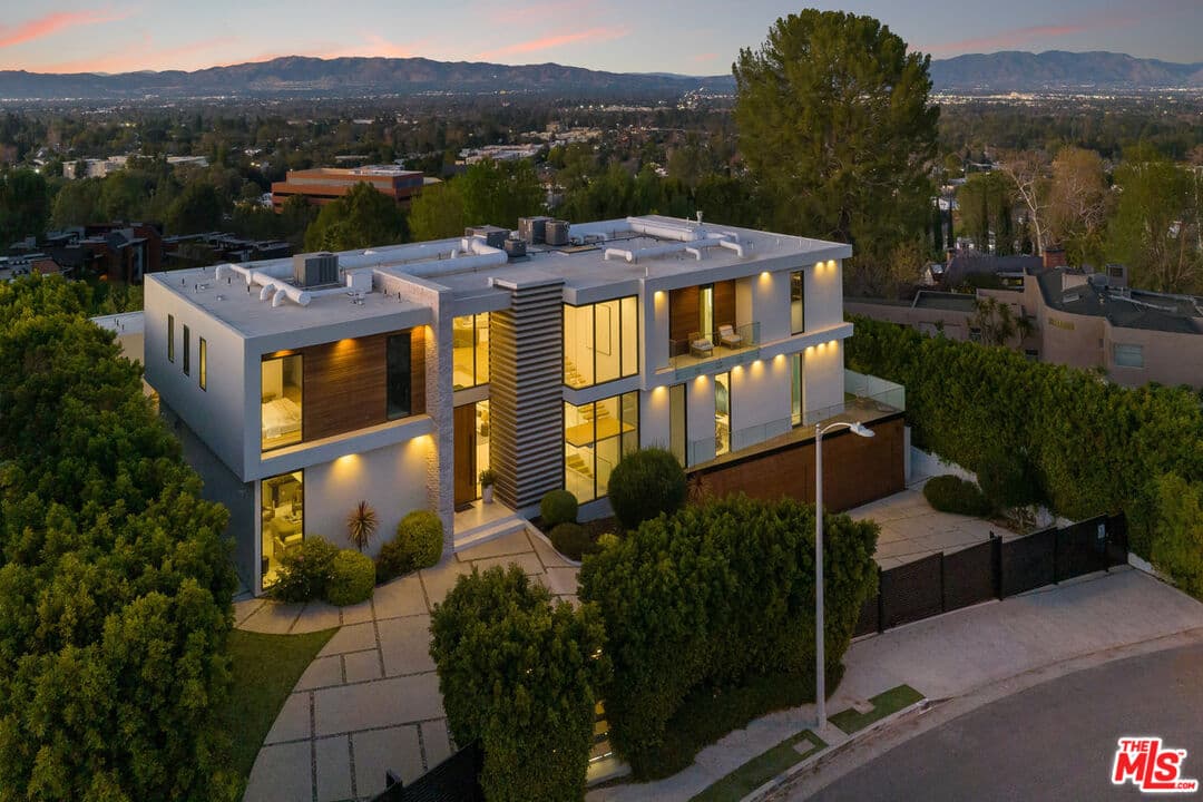 7 bd, 9 ba House in Encino, CA — $48,000/mo — photo 1
