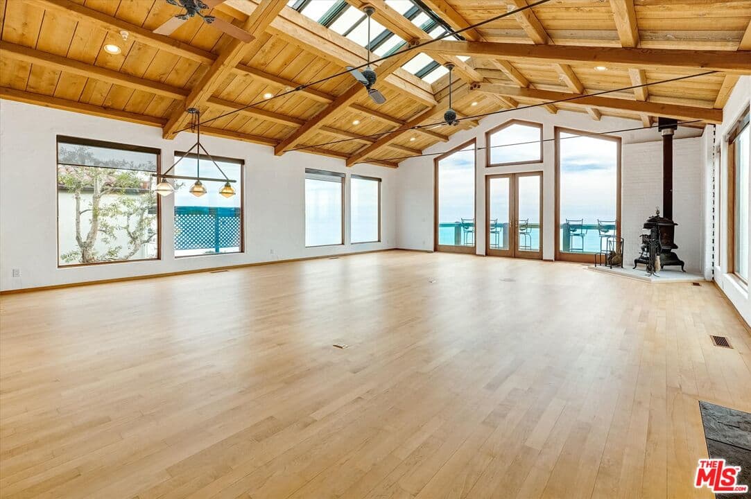 3 bd, 3 ba House in Malibu, CA — $16,000/mo — photo 2