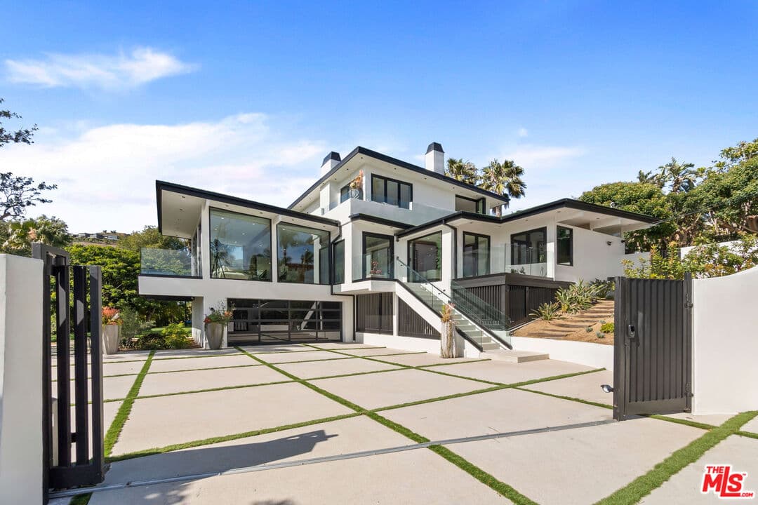 4 bd, 3 ba House in Malibu, CA — $35,000/mo — photo 2