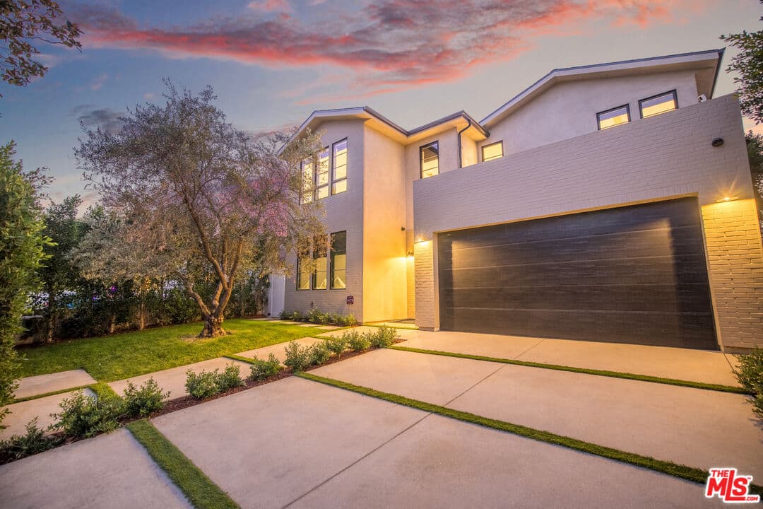 6 bd, 7 ba House in Studio City, CA — $23,950/mo — photo 1
