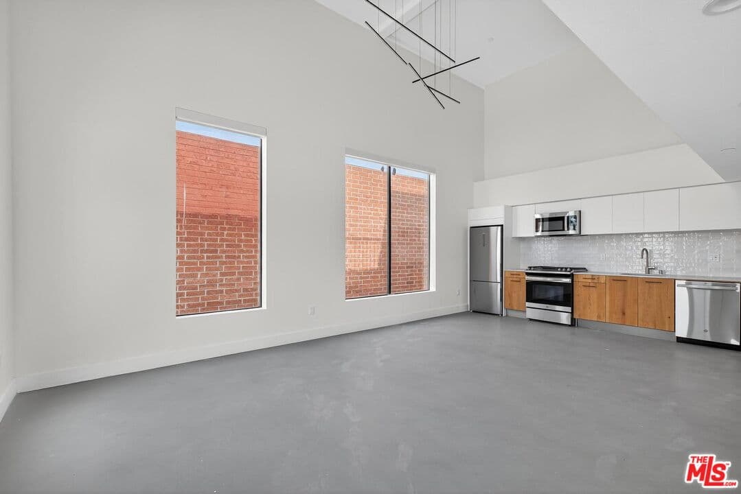 2 bd, 2 ba Apartment in Los Angeles, CA — $4,500/mo — photo 2
