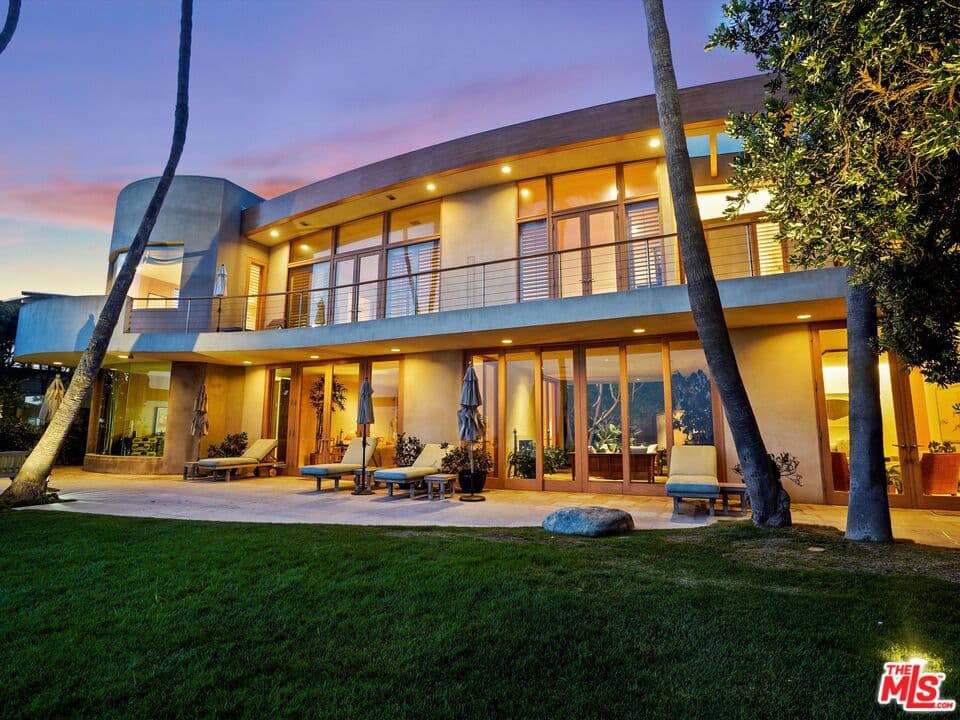 6 bd, 9 ba House in Malibu, CA — $75,000/mo — photo 2