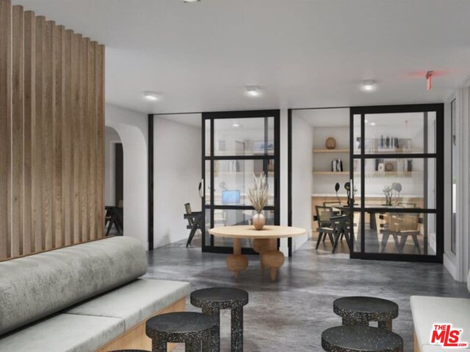 Studio, 1 ba Apartment in Los Angeles, CA — $2,122/mo — photo 2