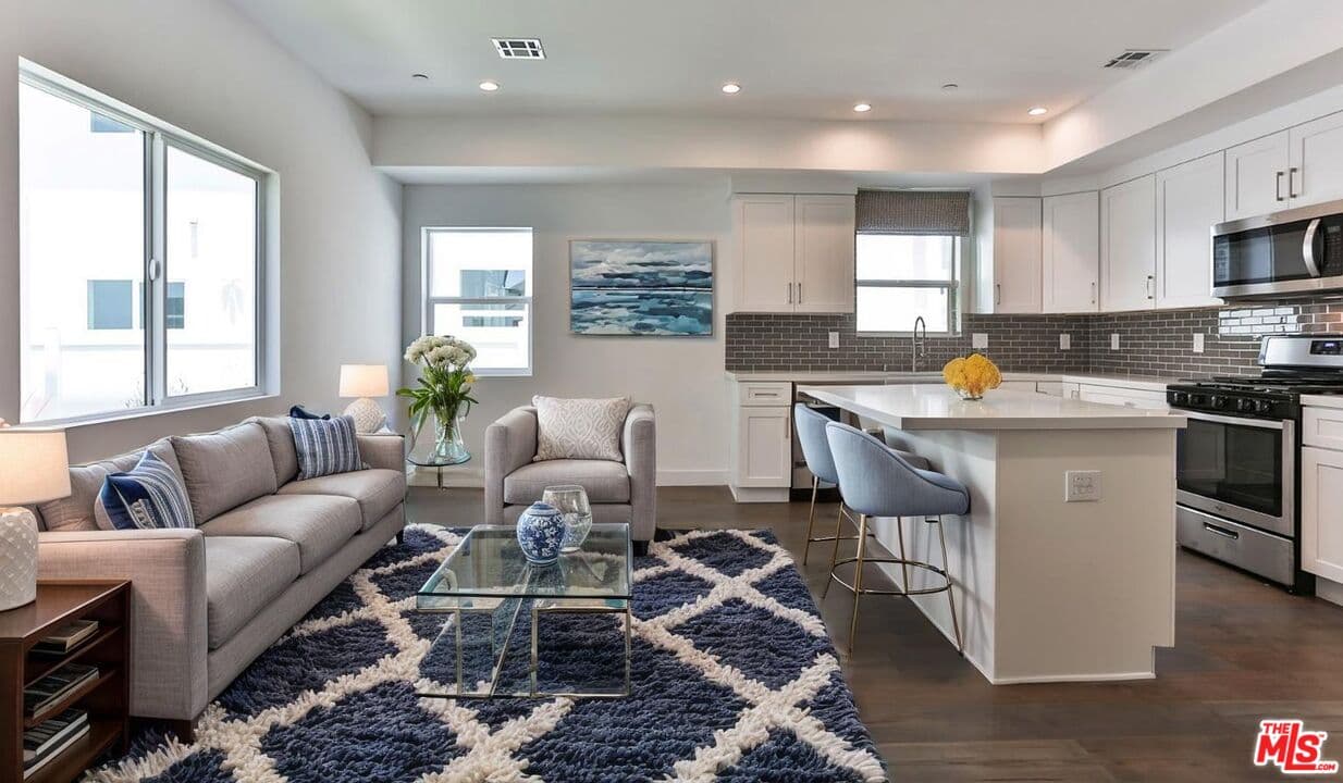 3 bd, 3 ba Townhouse in Los Angeles, CA — $3,600/mo — photo 1