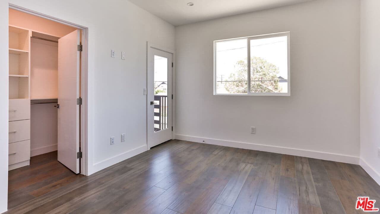 3 bd, 3 ba Townhouse in Los Angeles, CA — $3,600/mo — photo 2