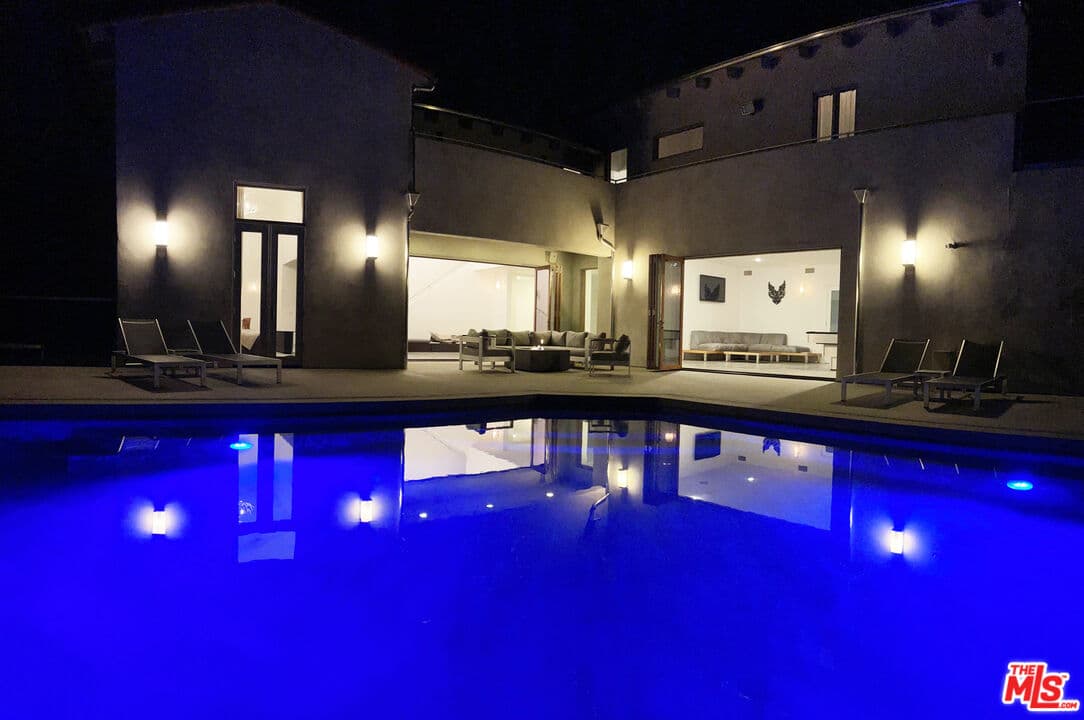 2 bd, 4 ba House in Agoura Hills, CA — $16,950/mo — photo 2