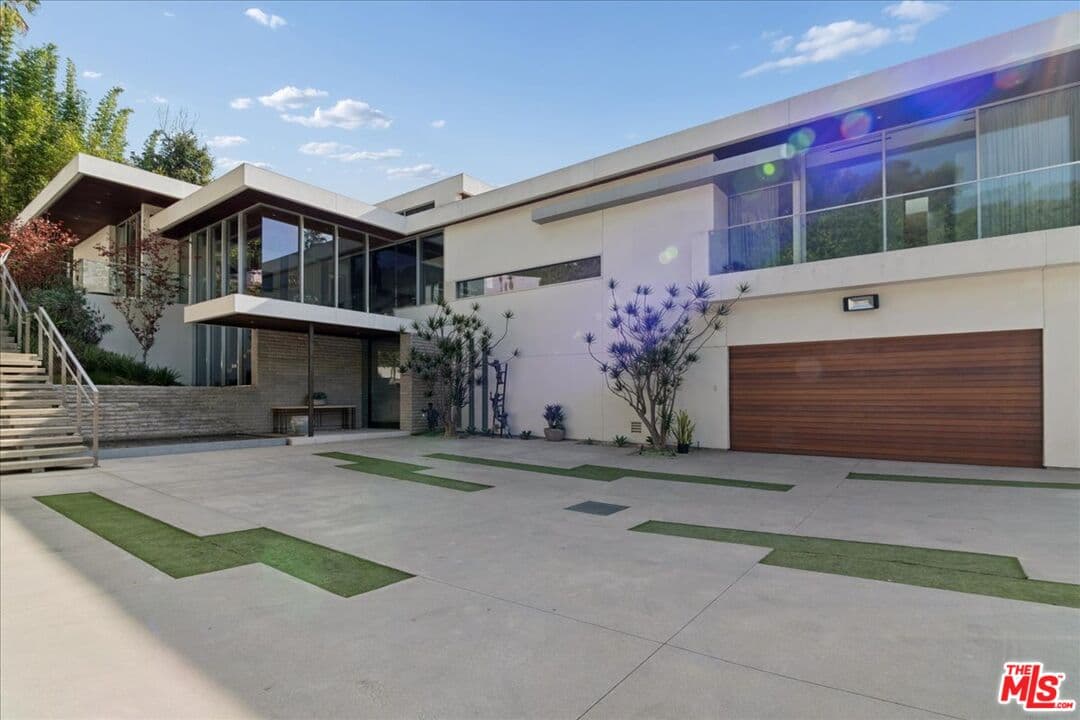 8 bd, 9 ba House in Los Angeles, CA — $95,000/mo — photo 2