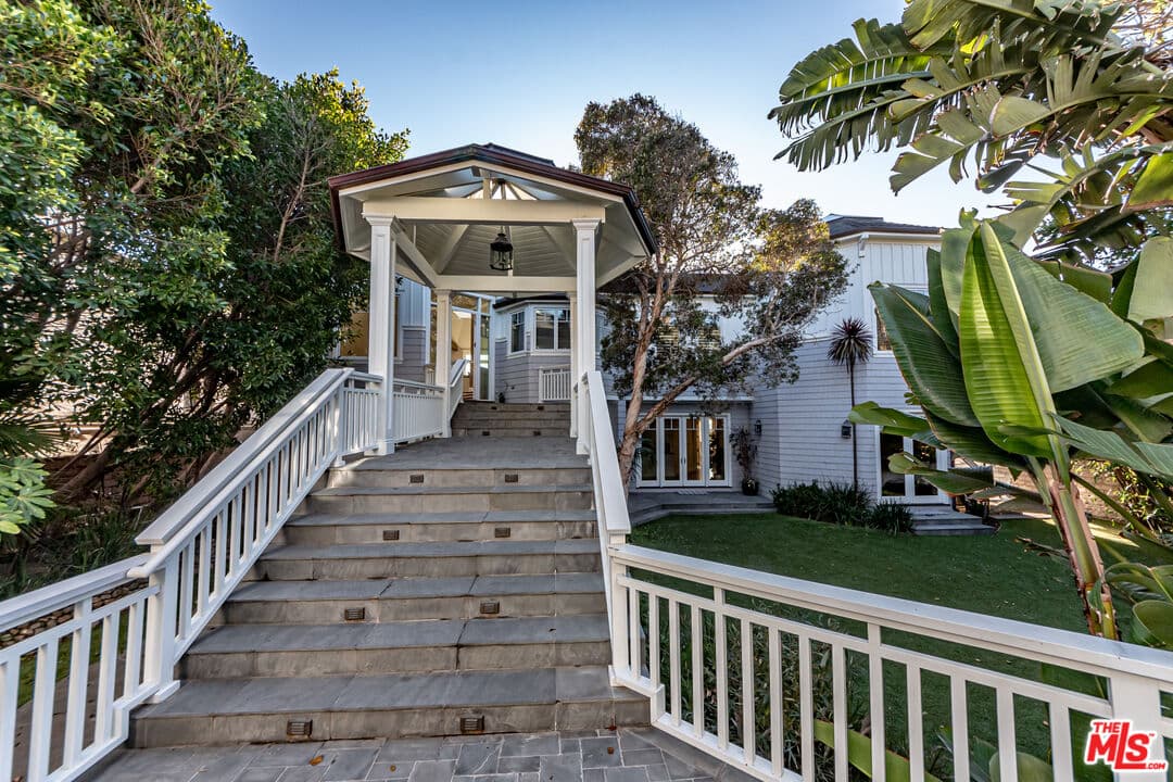7 bd, 8 ba House in Malibu, CA — $60,000/mo — photo 2