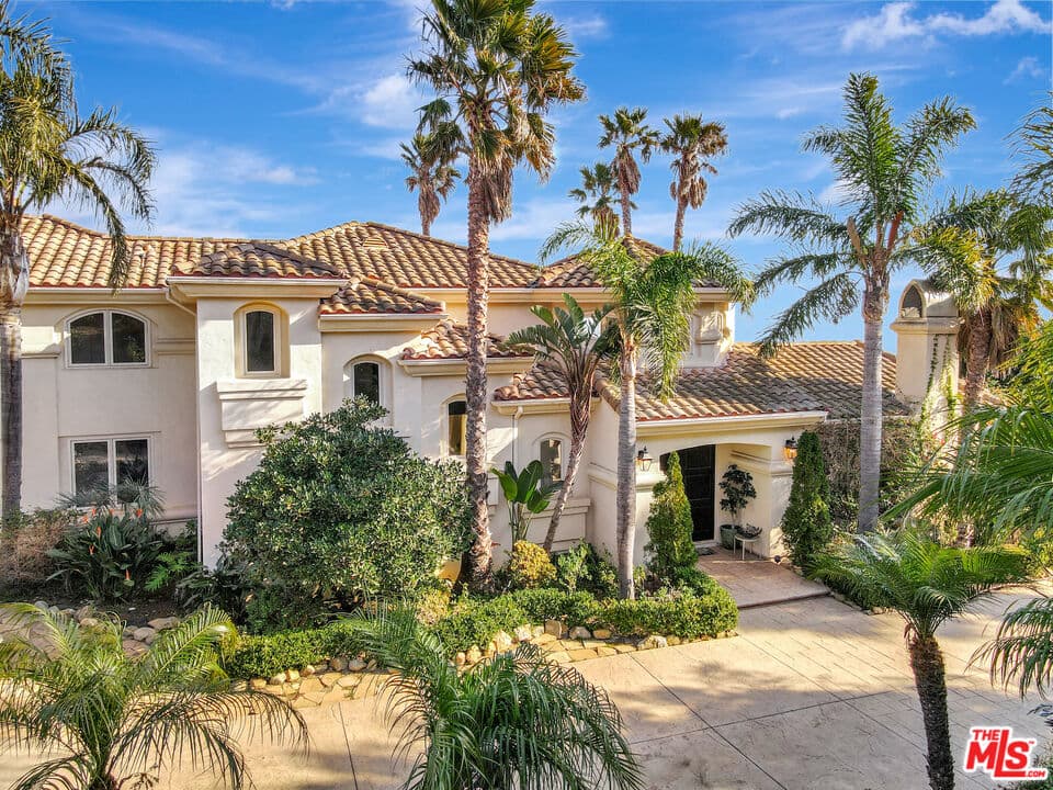 5 bd, 6 ba House in Malibu, CA — $23,500/mo — photo 2