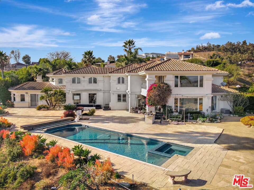5 bd, 6 ba House in Malibu, CA — $23,500/mo — photo 1