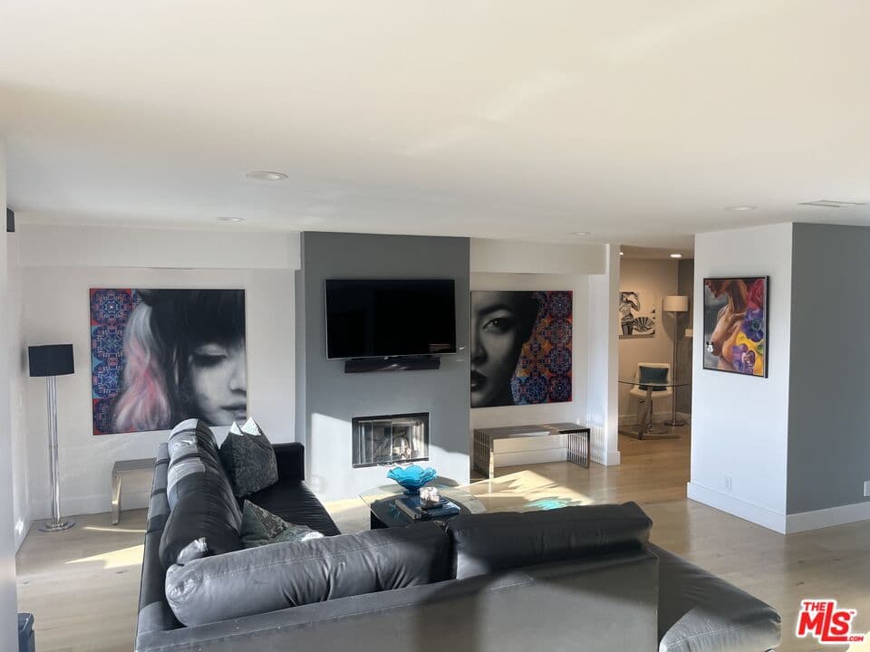 2 bd, 2 ba Condo in Santa Monica, CA — $8,995/mo — photo 1