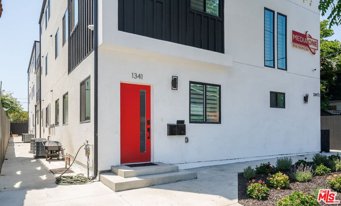 15 bd, 15 ba Townhouse in Los Angeles, CA — $23,250/mo — photo 1