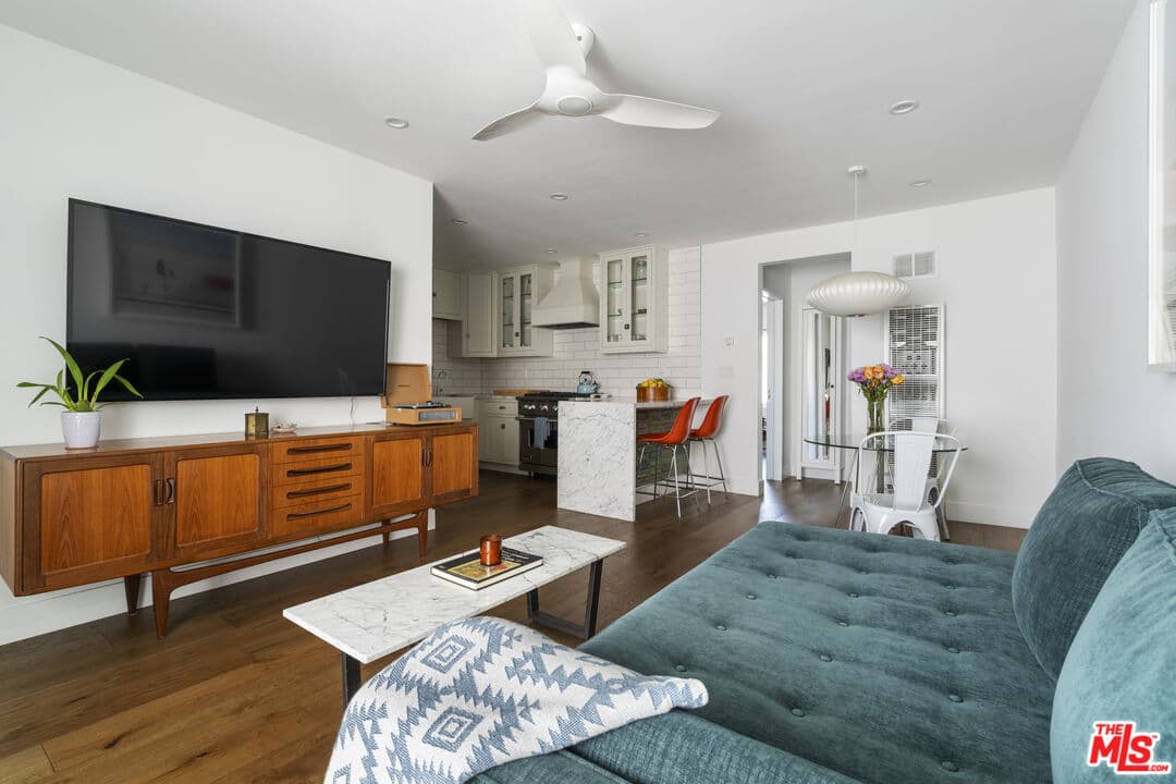 1 bd, 1 ba Condo in Los Angeles, CA — $2,800/mo — photo 1