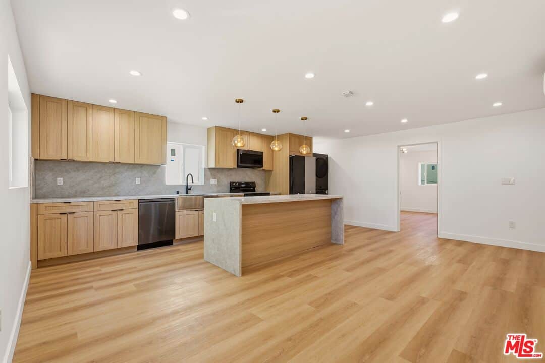 3 bd, 2 ba Townhouse in Los Angeles, CA — $5,200/mo — photo 1