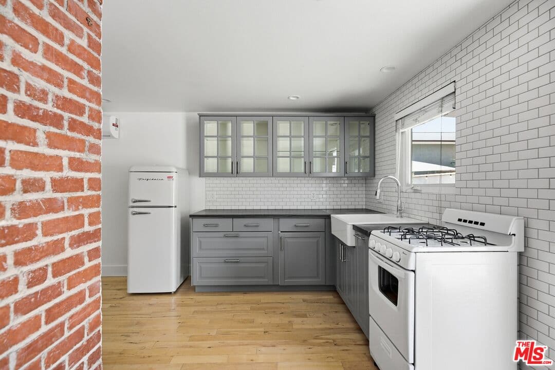 Studio, 1 ba Apartment in Los Angeles, CA — $1,795/mo — photo 1