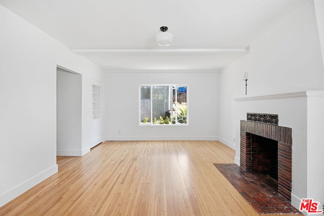 1 bd, 1 ba Townhouse in Los Angeles, CA — $2,595/mo — photo 1