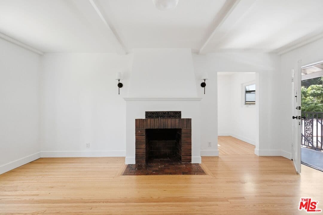 1 bd, 1 ba Townhouse in Los Angeles, CA — $2,595/mo — photo 2