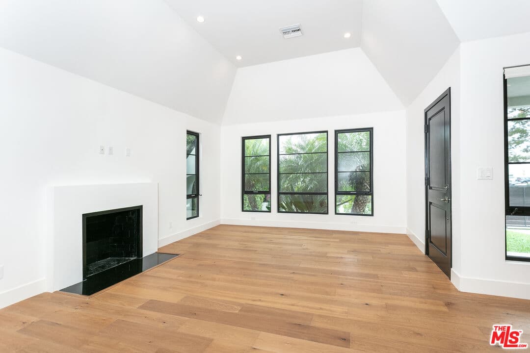 4 bd, 5 ba House in Los Angeles, CA — $11,995/mo — photo 2