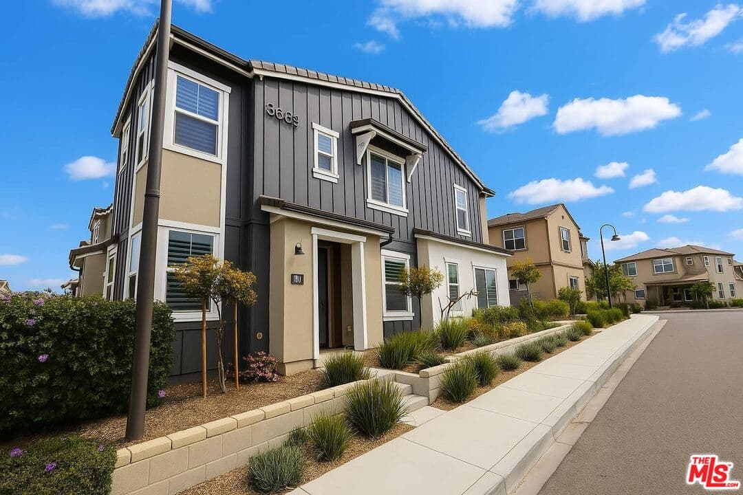 4 bd, 3 ba Townhouse in Ontario, CA — $3,550/mo — photo 1
