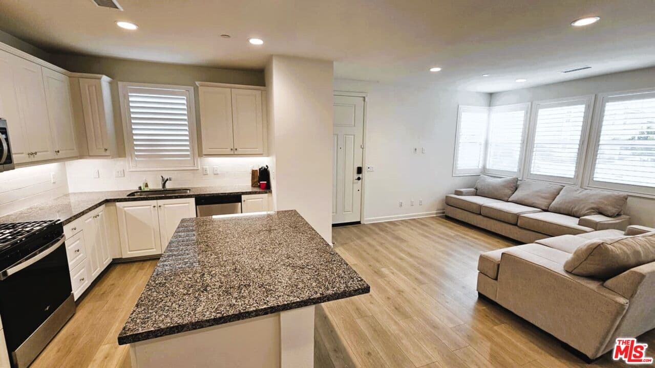 4 bd, 3 ba Townhouse in Ontario, CA — $3,550/mo — photo 2
