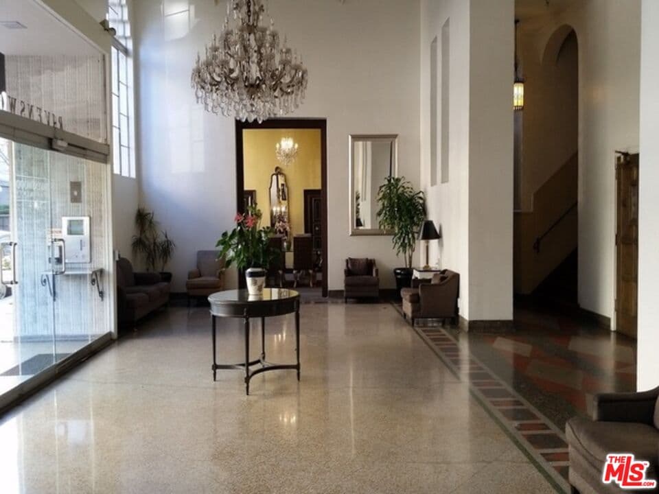 1 bd, 1 ba Apartment in Los Angeles, CA — $2,650/mo — photo 2