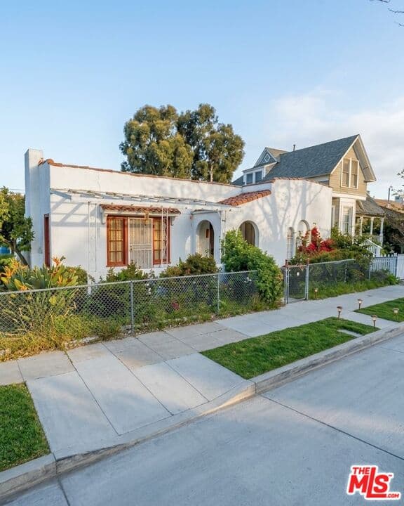 3 bd, 2 ba Apartment in Los Angeles, CA — $3,000/mo — photo 1