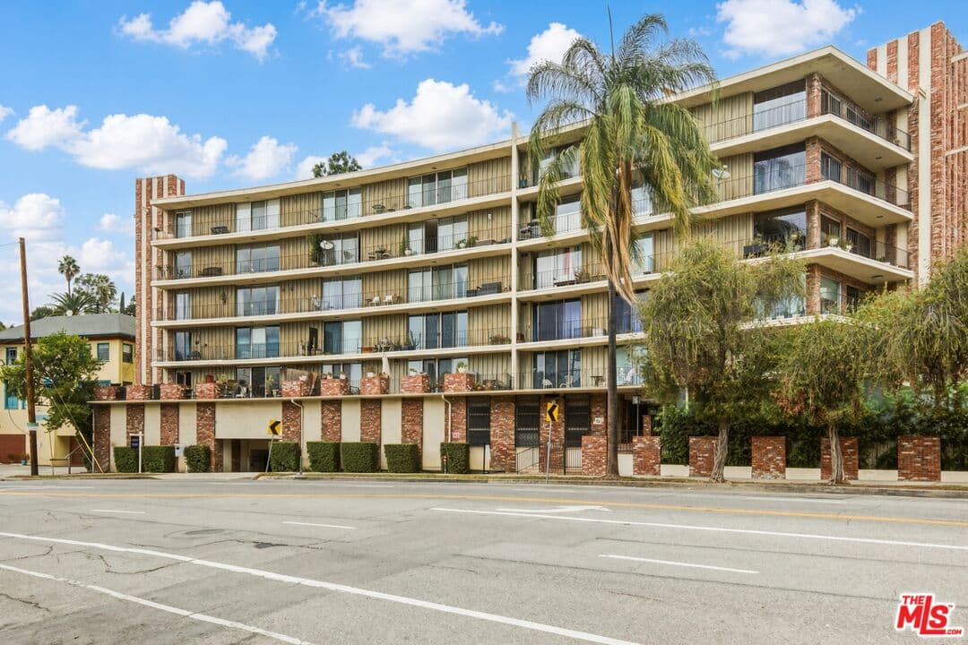 1 bd, 1 ba Condo in Los Angeles, CA — $2,300/mo — photo 1