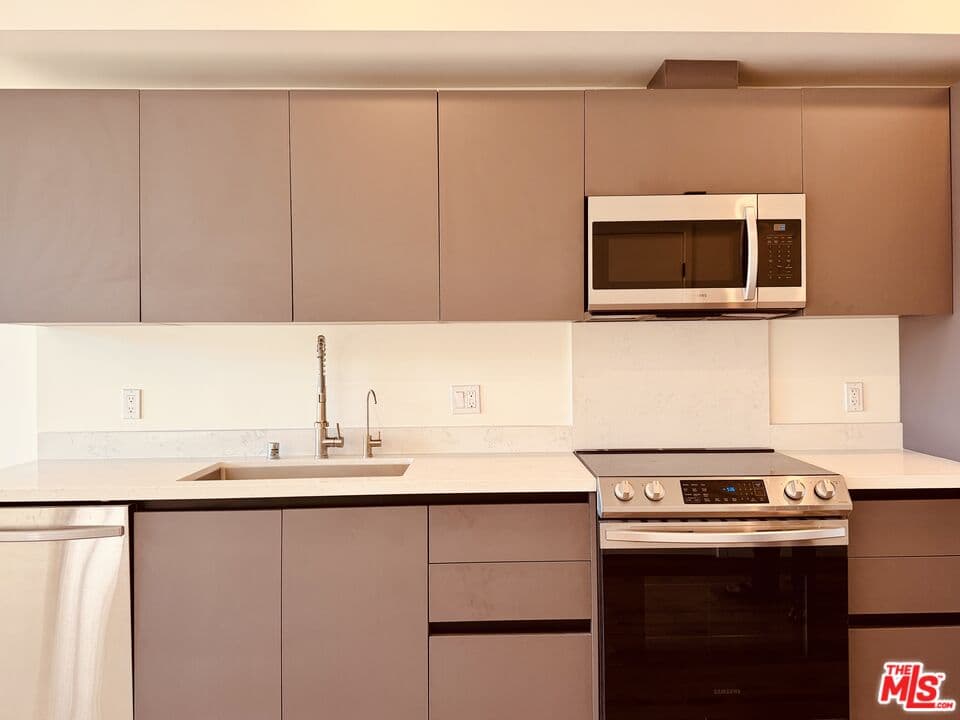 1 bd, 1 ba Apartment in Los Angeles, CA — $2,250/mo — photo 2