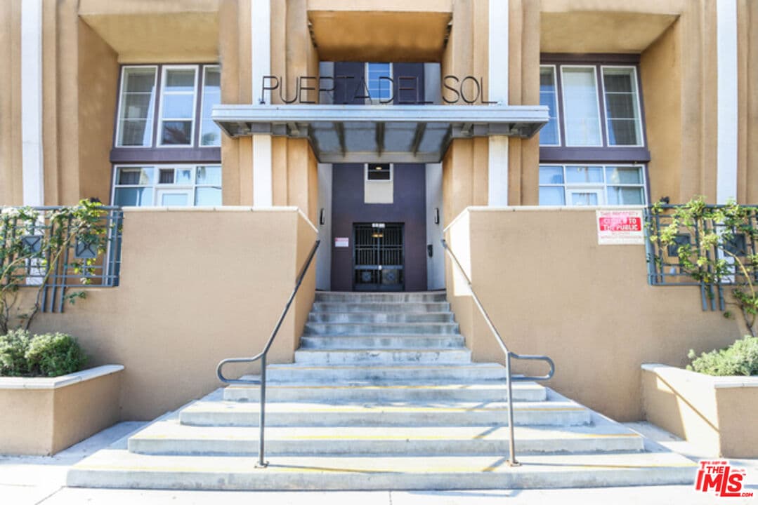 Studio, 1 ba Condo in Los Angeles, CA — $2,000/mo — photo 1