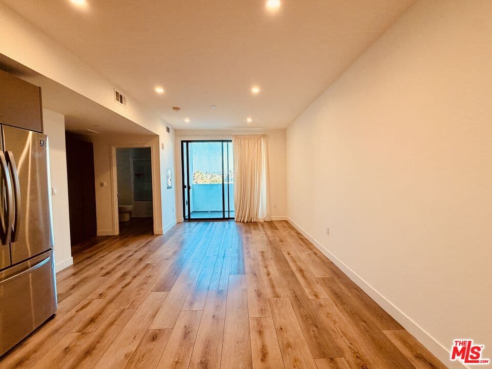 Room (photo 2 of 7)