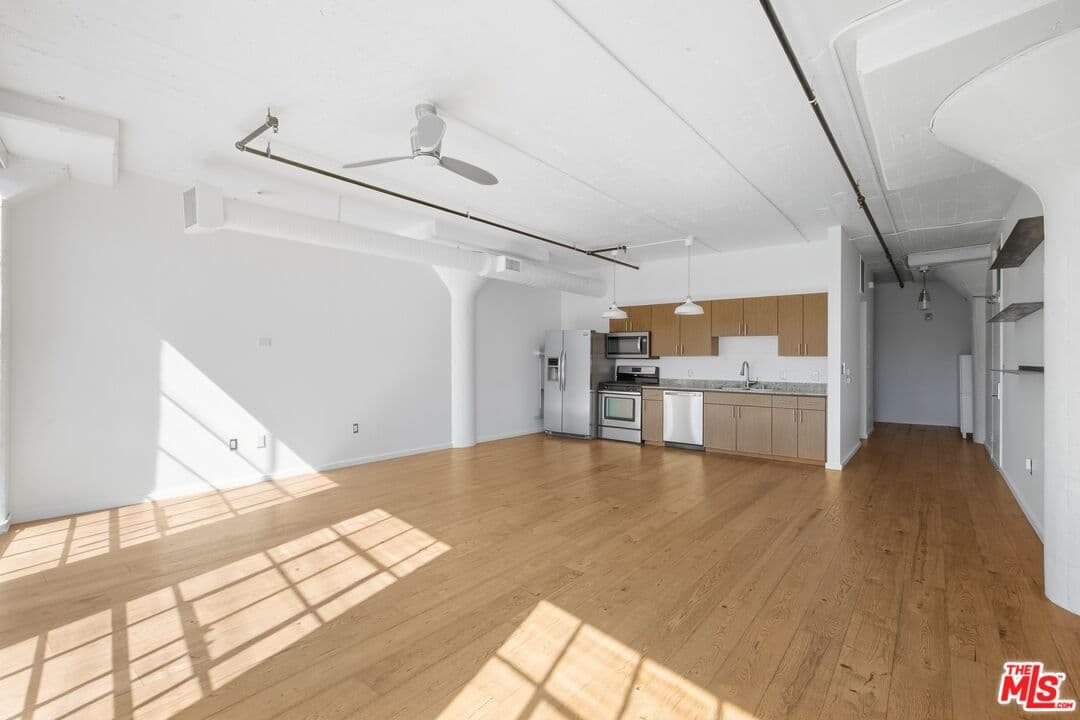 2 bd, 1 ba Condo in Los Angeles, CA — $3,500/mo — photo 2