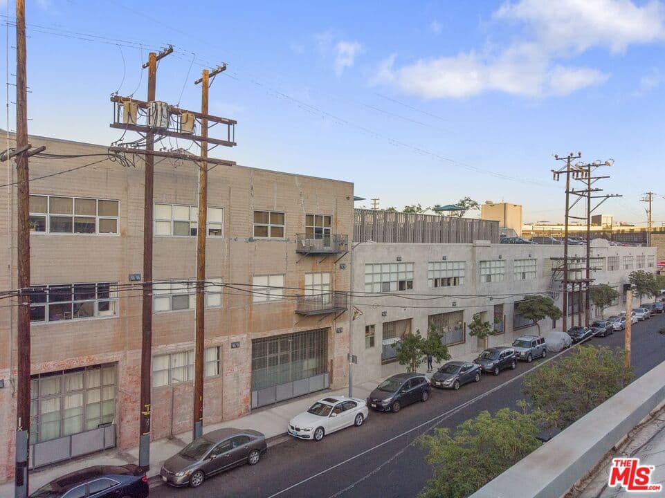 1 bd, 1 ba Condo in Los Angeles, CA — $4,700/mo — photo 2