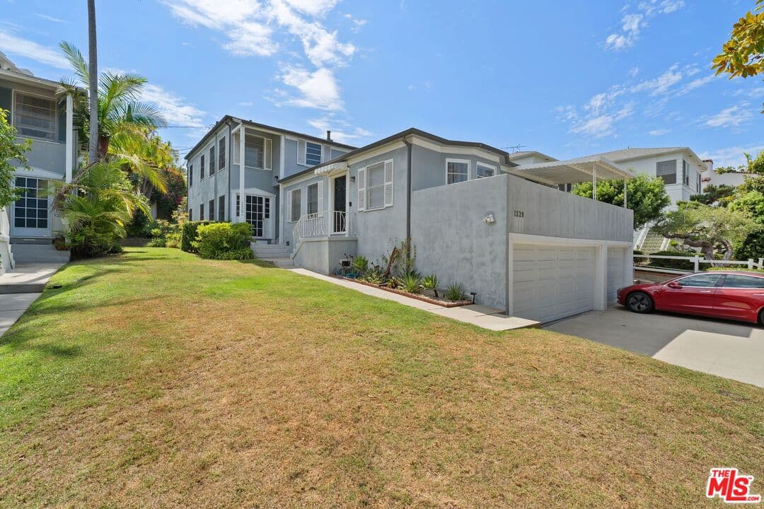 2 bd, 1 ba Condo in Los Angeles, CA — $3,650/mo — photo 2