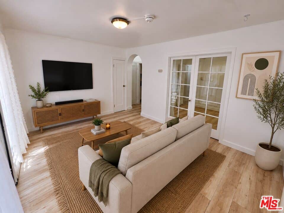 1 bd, 1 ba Townhouse in Los Angeles, CA — $1,650/mo — photo 1