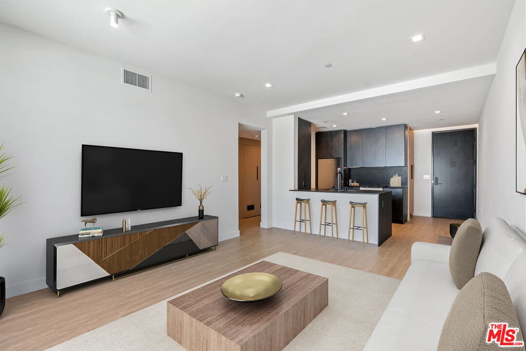 2 bd, 2 ba Townhouse in Los Angeles, CA — $5,495/mo — photo 2