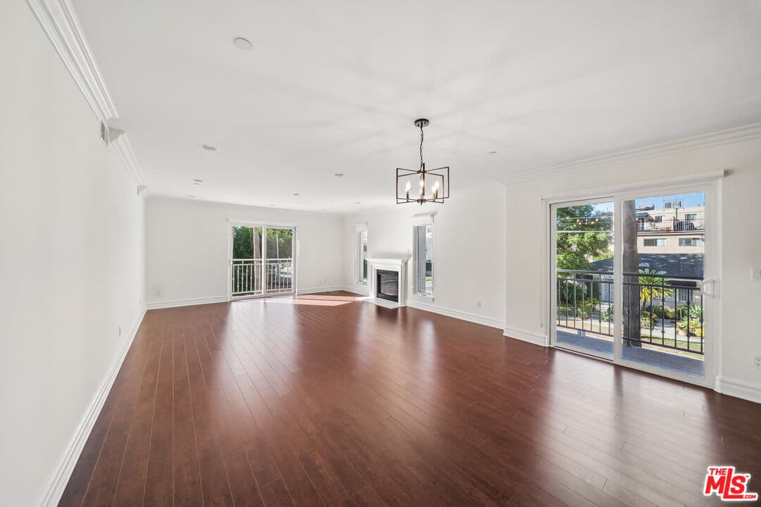 2 bd, 3 ba Apartment in Los Angeles, CA — $4,425/mo — photo 2
