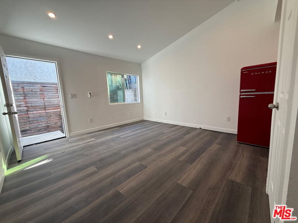 Studio, 1 ba House in Los Angeles, CA — $1,900/mo — photo 2