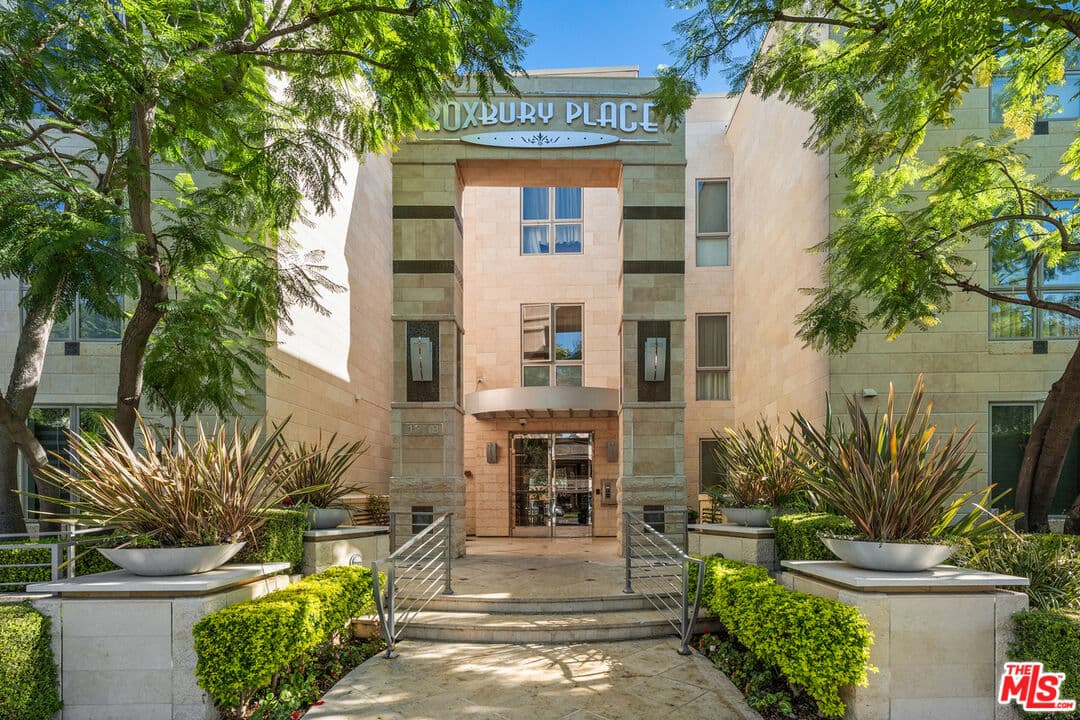 2 bd, 3 ba Condo in Los Angeles, CA — $6,950/mo — photo 2