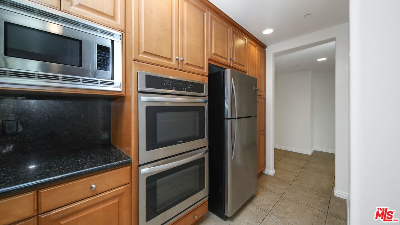 2 bd, 3 ba Apartment in Los Angeles, CA — $4,850/mo — photo 2