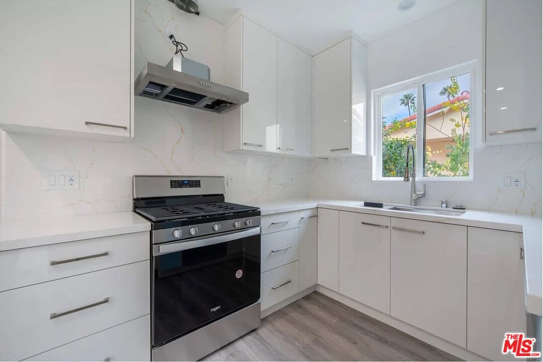 2 bd, 1 ba House in Glendale, CA — $3,500/mo — photo 2
